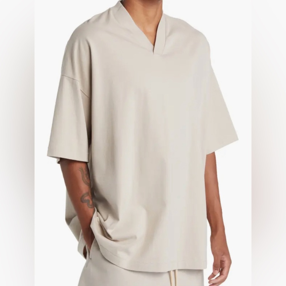 Fear Of God ESSENTIALS V Neck tee silver cloud grey brand new ds - Picture 2 of 4